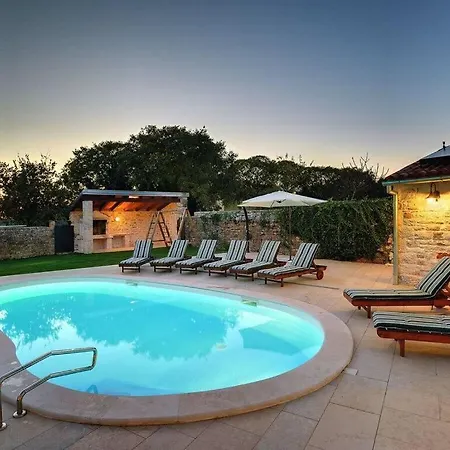 Moncalvo Comfortable Villa Bale