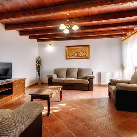 Moncalvo Comfortable Villa Bale