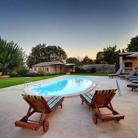 Moncalvo Comfortable Villa *